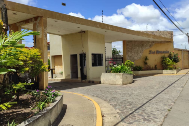 Bello Townhouse. Urbanización Los Girasoles